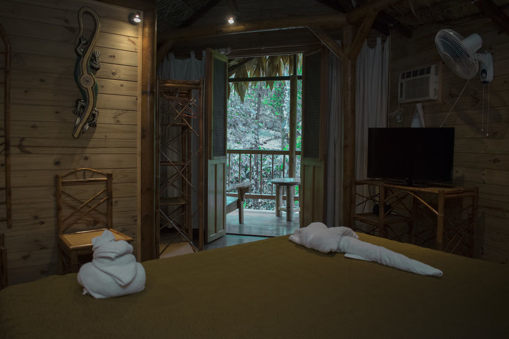 Bugabutik Hotel Resort Cocles Beach Extérieur photo