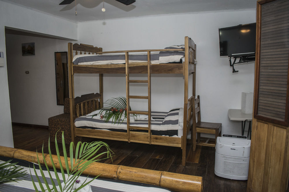Bugabutik Hotel Resort Cocles Beach Extérieur photo