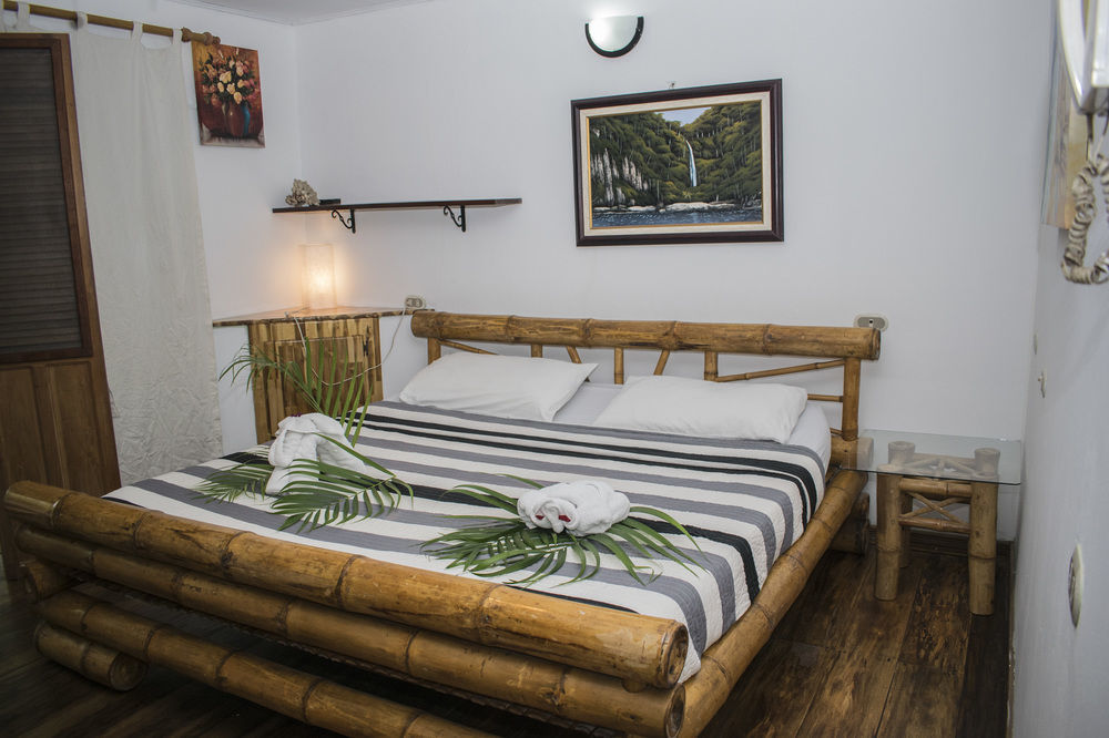 Bugabutik Hotel Resort Cocles Beach Extérieur photo